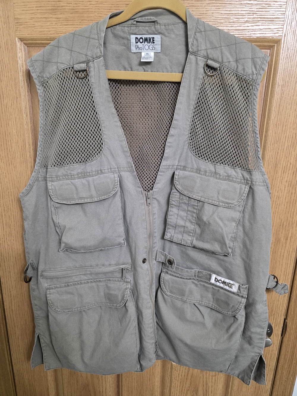 Men's Lightweight Photographers Vest in Olive Gray